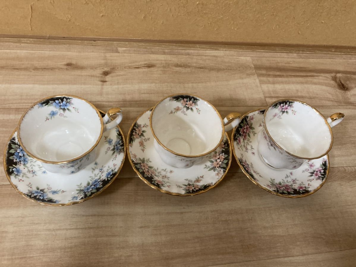 ROYAL ALBERT ロイヤルアルバート カップ&ソーサー 3客 中古品 ※右側1 