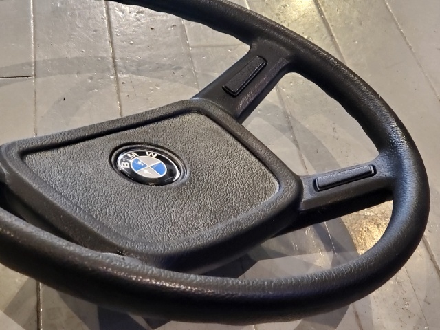 BMW E28 5シリーズ 518 520 533 535 純正ステアリング E24 E30  