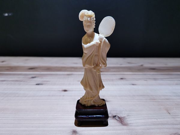 陵】r70kf95r 牙彫 人物 唐木台 置物 ・東洋彫刻・ 検索) 精密彫刻