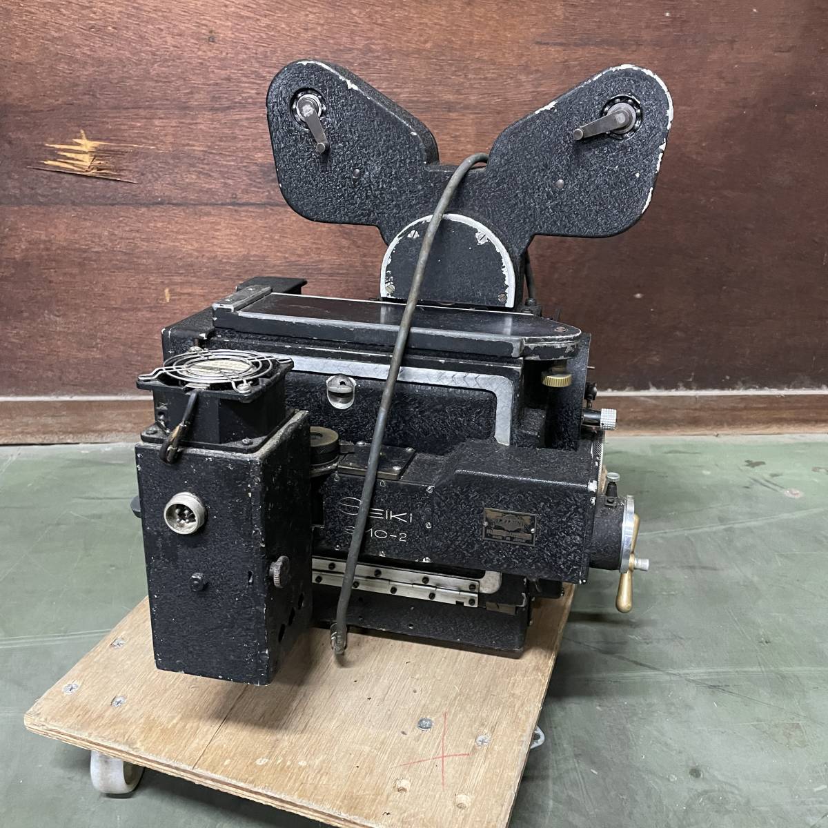 webショップ ☆レトロ 映写機？ 機材 ジャンク品 (中古品・現状品