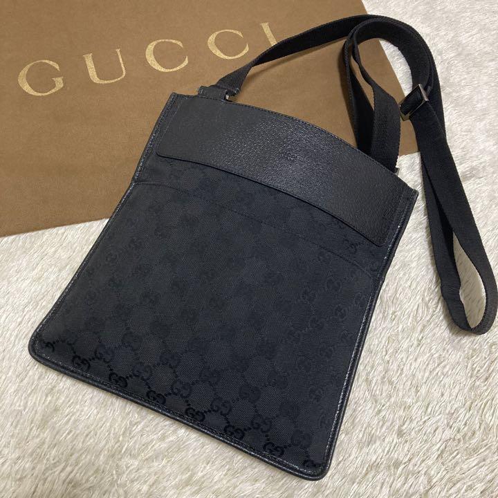 グッチ GUCCI ショルダーバッグ &frasl;MI 茶 ・ブラック 【美品】GUCCI グッチ ショルダーバッグ ボディバッグ クロスボディ サコッシュ GGキャンバス レザー 斜め掛け ブラック 黒 メンズ 27639