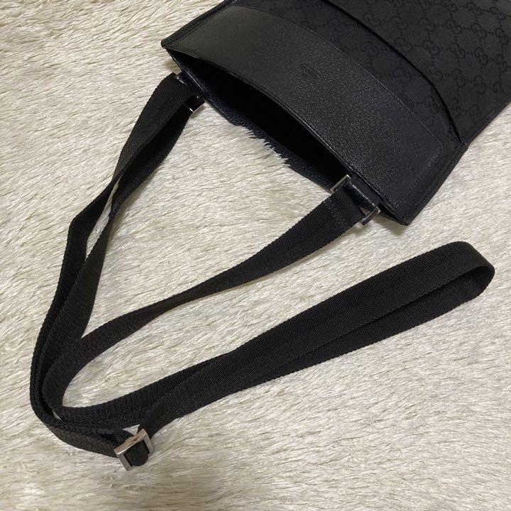 グッチ GUCCI ショルダーバッグ &frasl;MI 茶 ・ブラック 【美品】GUCCI グッチ ショルダーバッグ ボディバッグ クロスボディ サコッシュ GGキャンバス レザー 斜め掛け ブラック 黒 メンズ 27639