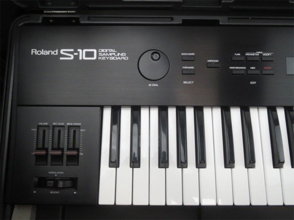 ♪Roland ローランド デジタルサンプリングキーボード S-10 ケース付き
