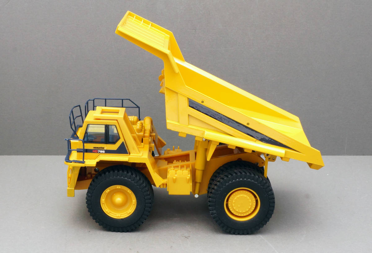 コマツ ダンプトラック (HD785) 1/45サイズ 度重なっ ミニカー