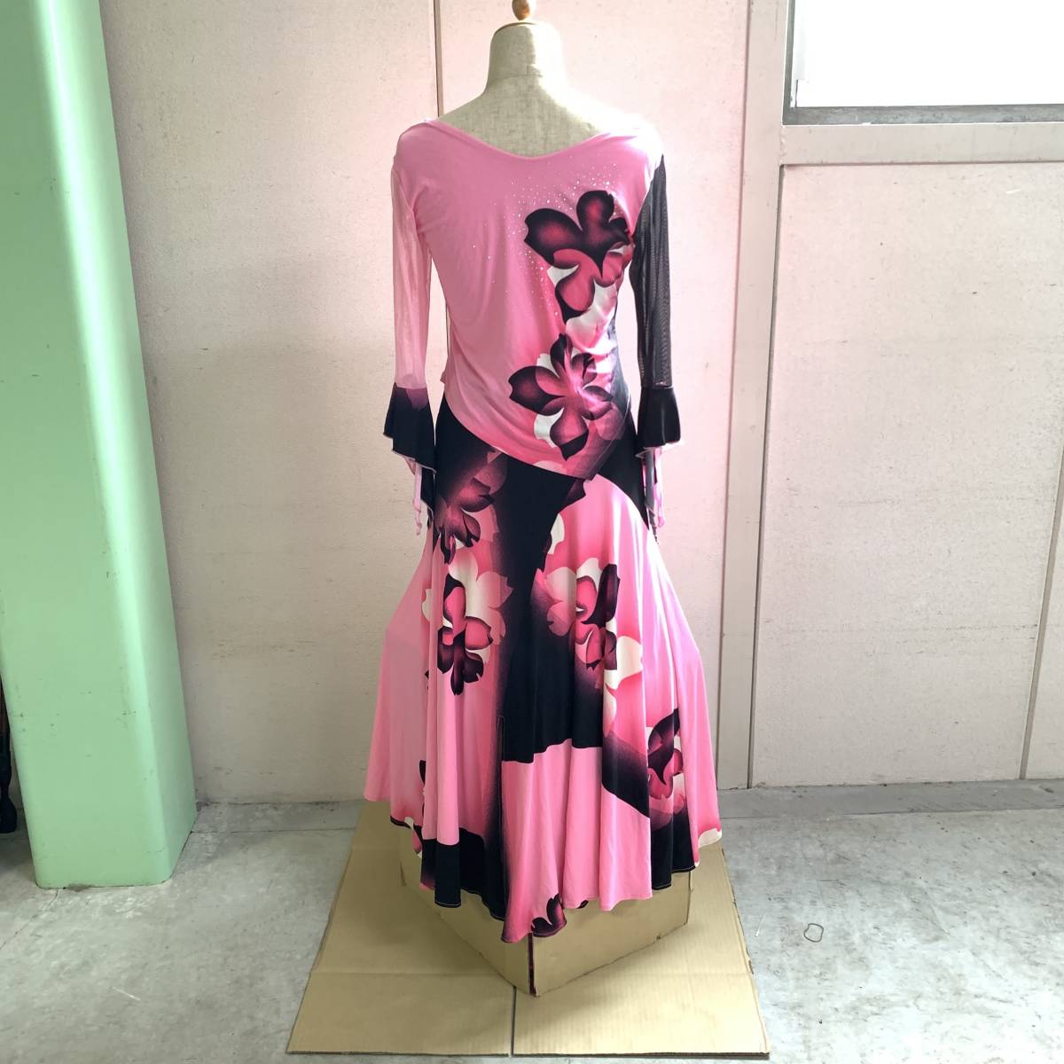 ■社交ダンス ダンス衣装 ドレス セットアップ ピンク×黒 花柄 カラードレス 発表会 練習用 舞台衣装 中古品■0074