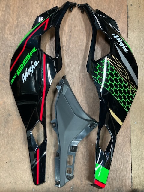 カワサキ ZX-25R サイドカウル 【公式通販】