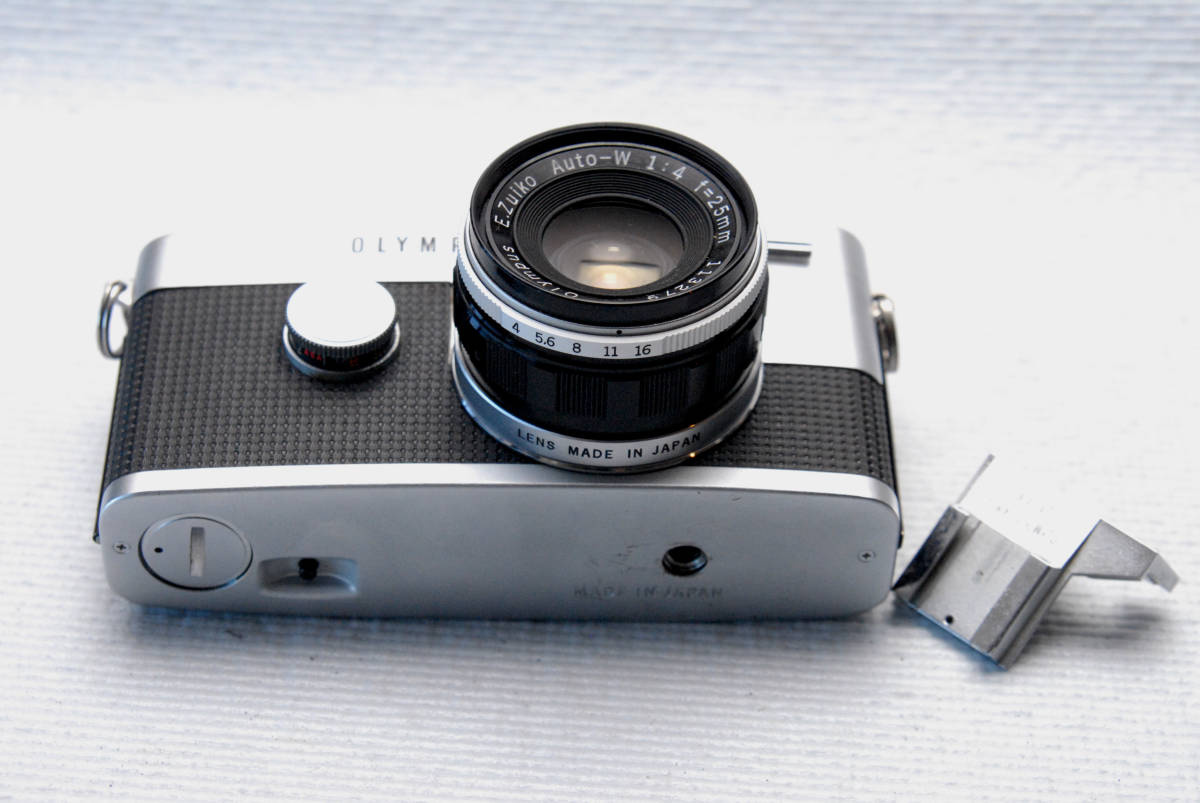 OLYMPUS オリンパス 昔のハーフサイズ高級一眼レフカメラ PEN-FT +