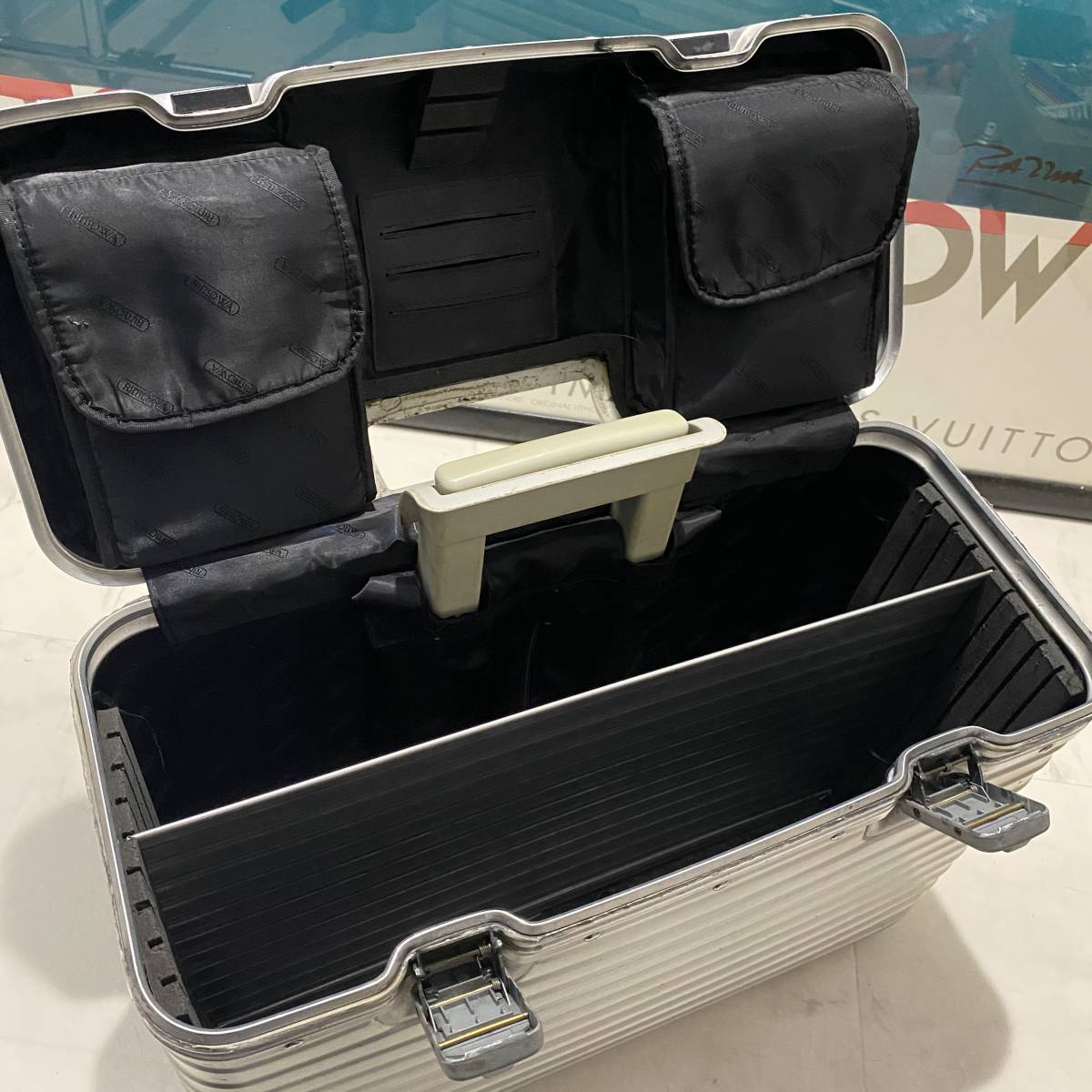 即決/即納】RIMOWA リモワ PILOT パイロット 仕切り板あり 2輪 スーツ 