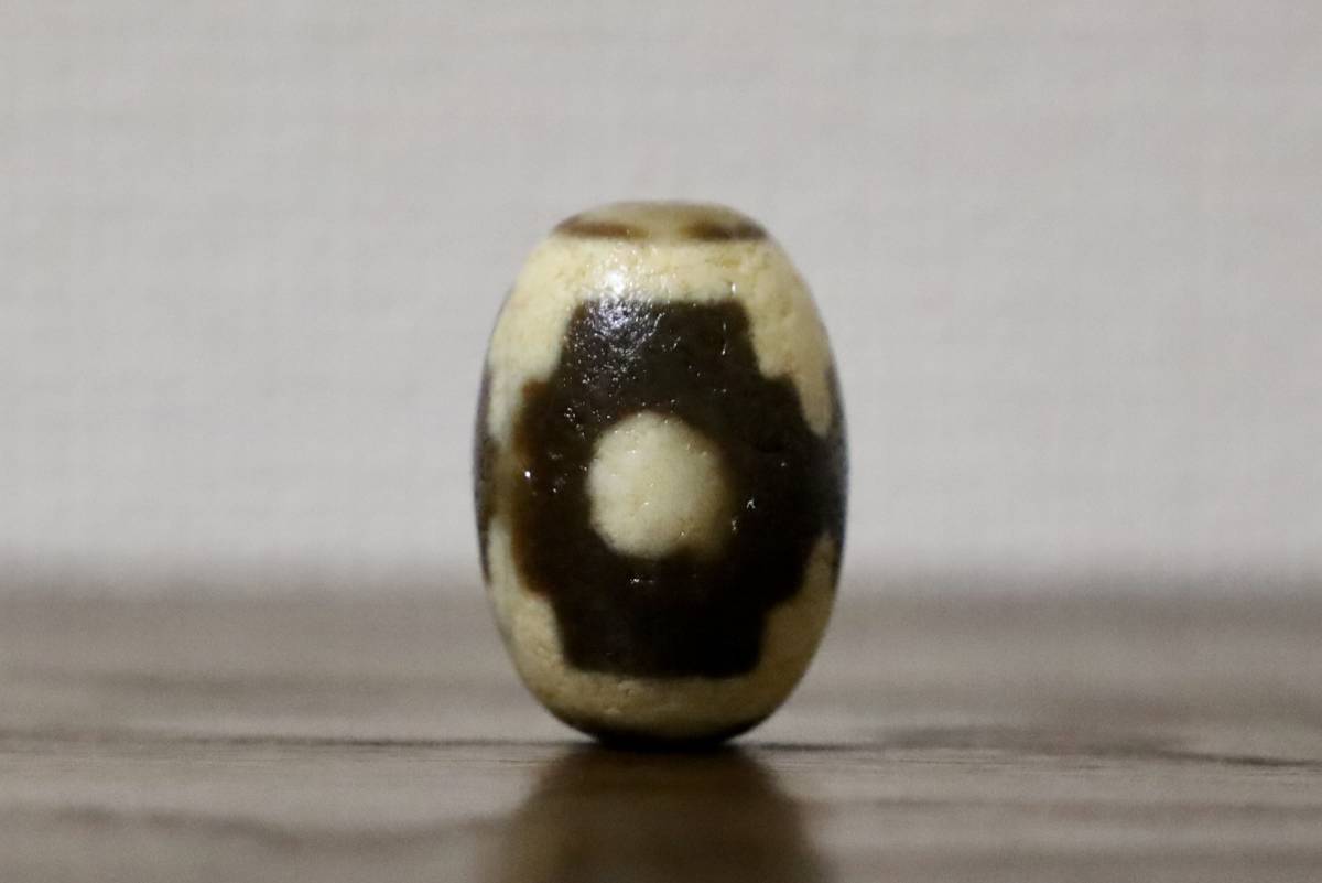 ジービーズ mig sum dzi pa ) 老料器三眼天珠 古瑠璃天珠（