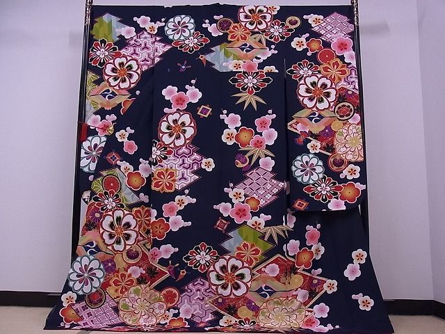 着物屋こころ■豪華振袖　駒刺繍　向かい鶴花文　金彩　着丈　175cm　裄丈　70cm　正絹　逸品　A-ck5784 駒刺繍 暈し染め 正絹 裄丈69.5cm 着丈168cm 京友禅振袖・桃色・金駒刺繍┃かわいい古典菊京屋