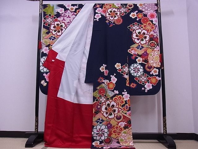 着物屋こころ■豪華振袖　駒刺繍　向かい鶴花文　金彩　着丈　175cm　裄丈　70cm　正絹　逸品　A-ck5784 駒刺繍 暈し染め 正絹 裄丈69.5cm 着丈168cm 京友禅振袖・桃色・金駒刺繍┃かわいい古典菊京屋