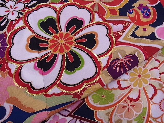 着物屋こころ■豪華振袖　駒刺繍　向かい鶴花文　金彩　着丈　175cm　裄丈　70cm　正絹　逸品　A-ck5784 駒刺繍 暈し染め 正絹 裄丈69.5cm 着丈168cm 京友禅振袖・桃色・金駒刺繍┃かわいい古典菊京屋