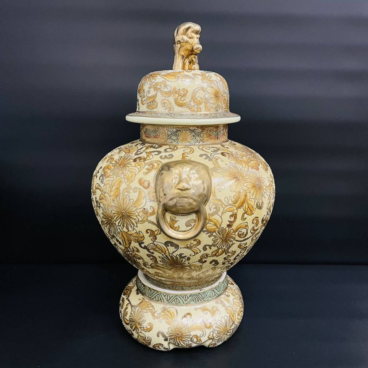 時代【薩摩焼 獅子金彩雙耳唐草花文飾壷】沈香壺 大花瓶 蓋付き 希少 