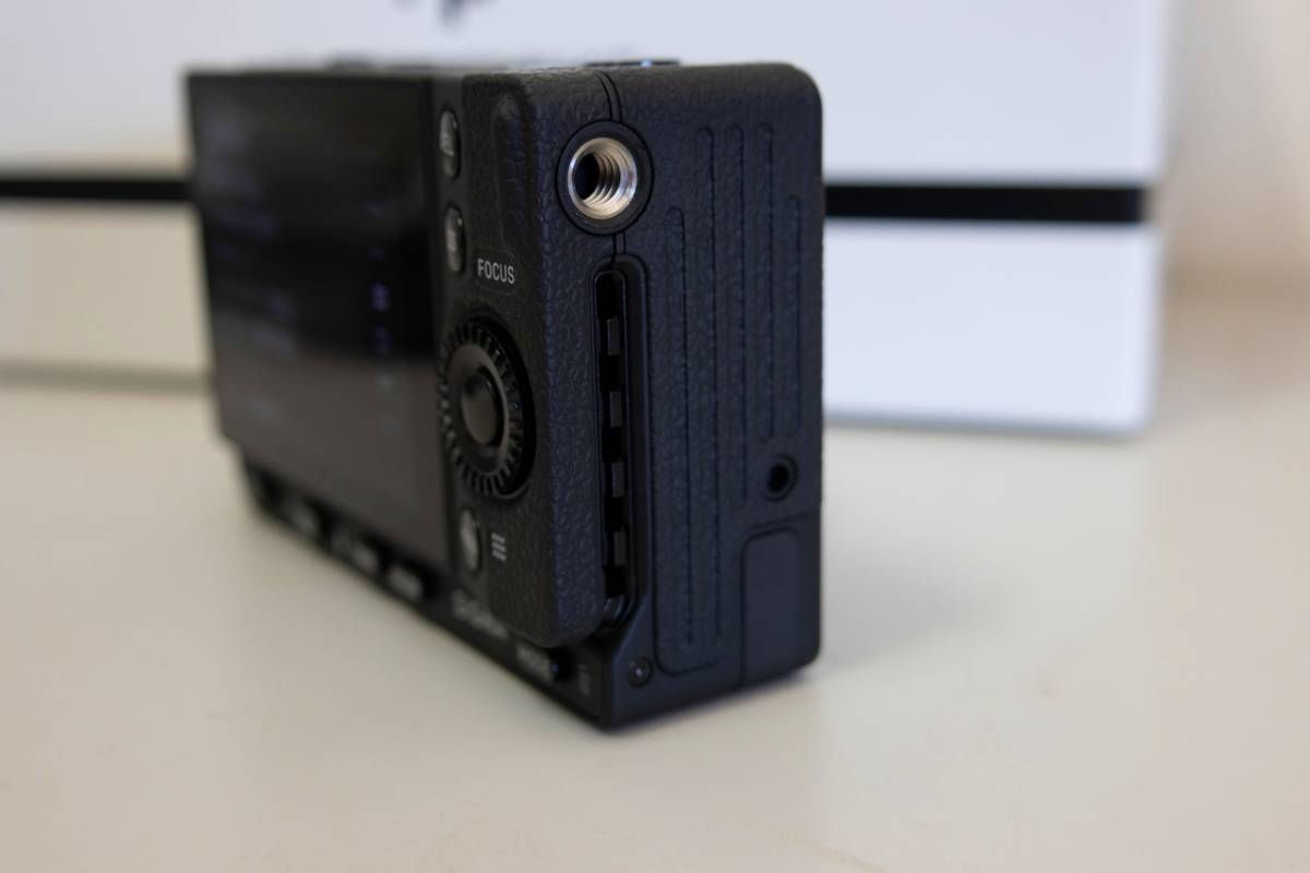 SIGMA fp 45mm F2.8 DG DN φ55 おまけ ハンドグリップHG-11 アダプター