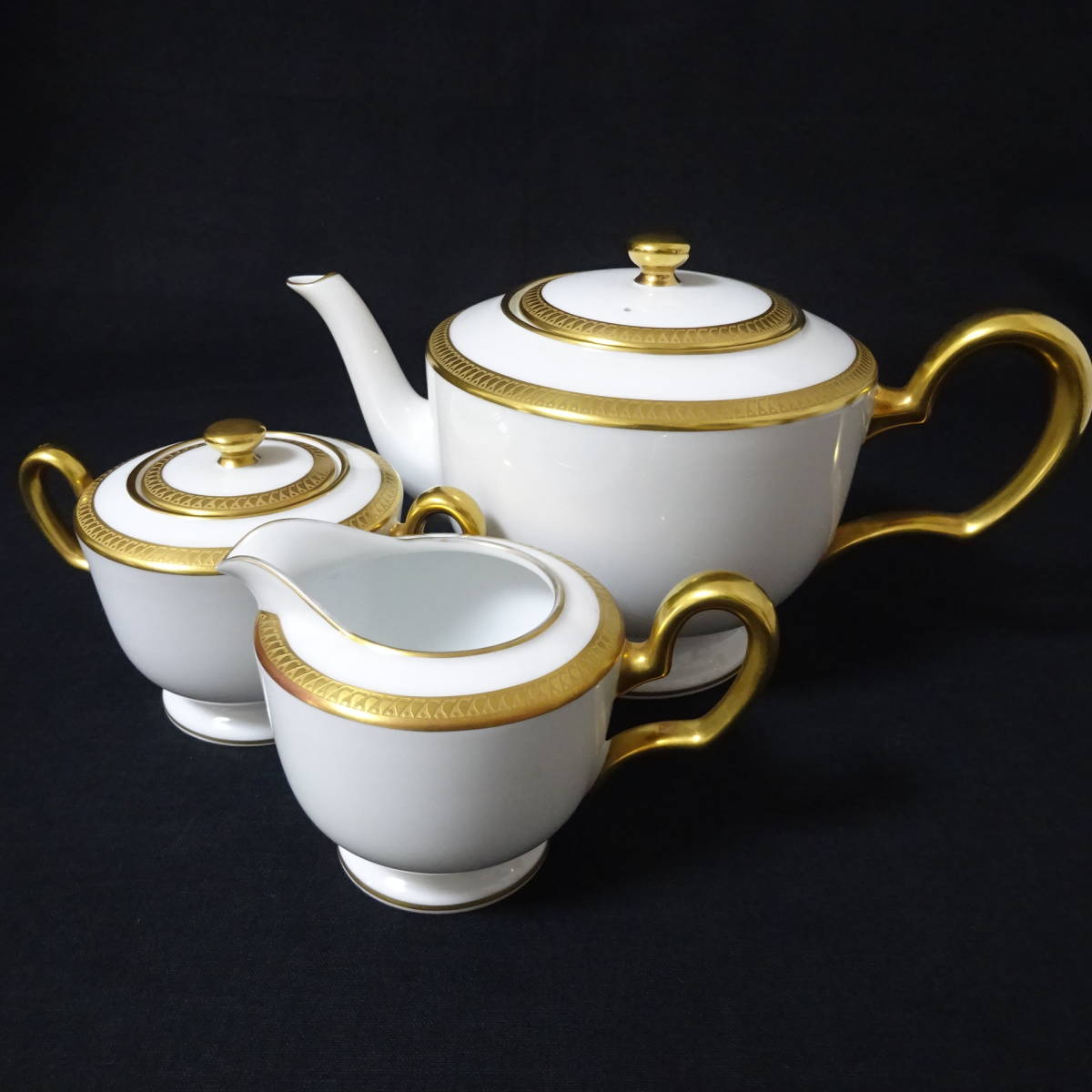 新作入荷，新品 1697402-171 大倉陶園 OKURA 片葉金蝕 ティーポット クリーマー シュガー ティーセット 茶器 食器 80サイズ発送同梱不可(大倉陶園)｜売買されたオークション情報、yahooの商品情報をアーカイブ公 大倉陶園