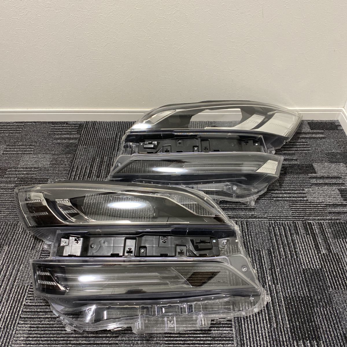 中古 AGH30W GGH30W AYH30W 前期 ヴェルファイア 純正 ヘッドライト