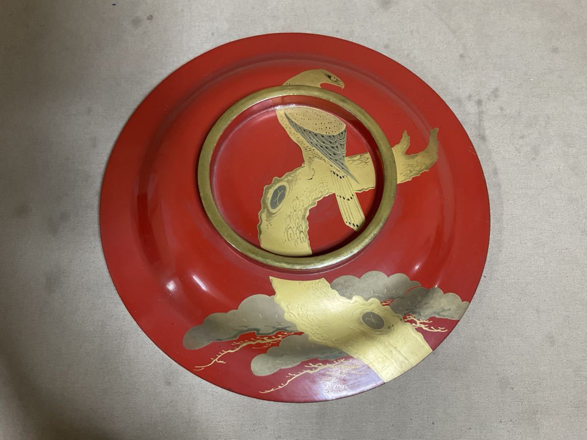 ZM242 木製　漆器　漆塗り　朱塗り　金彩　金盛り　鷹と松の図　大平椀_3