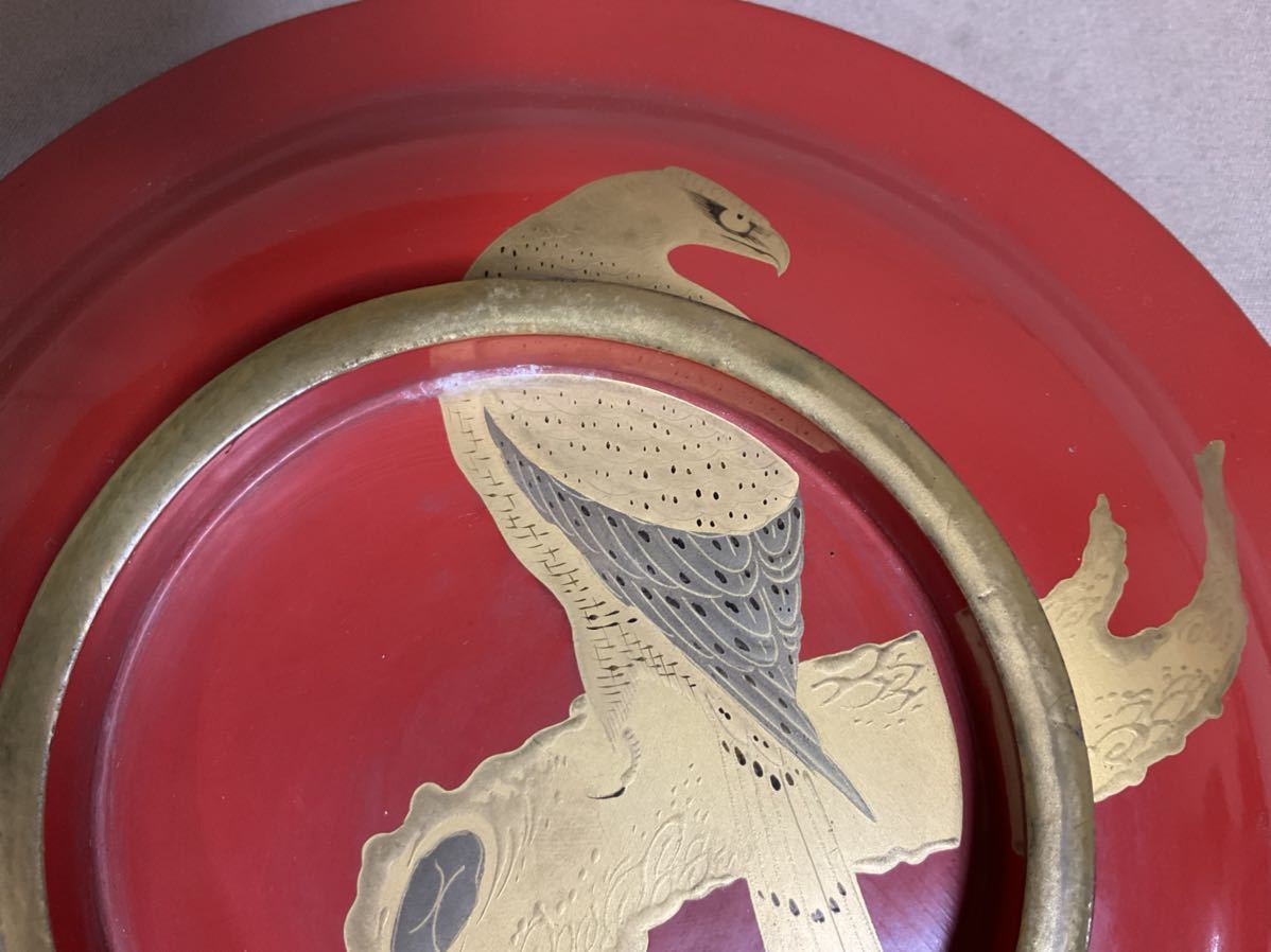 ZM242 木製　漆器　漆塗り　朱塗り　金彩　金盛り　鷹と松の図　大平椀_4