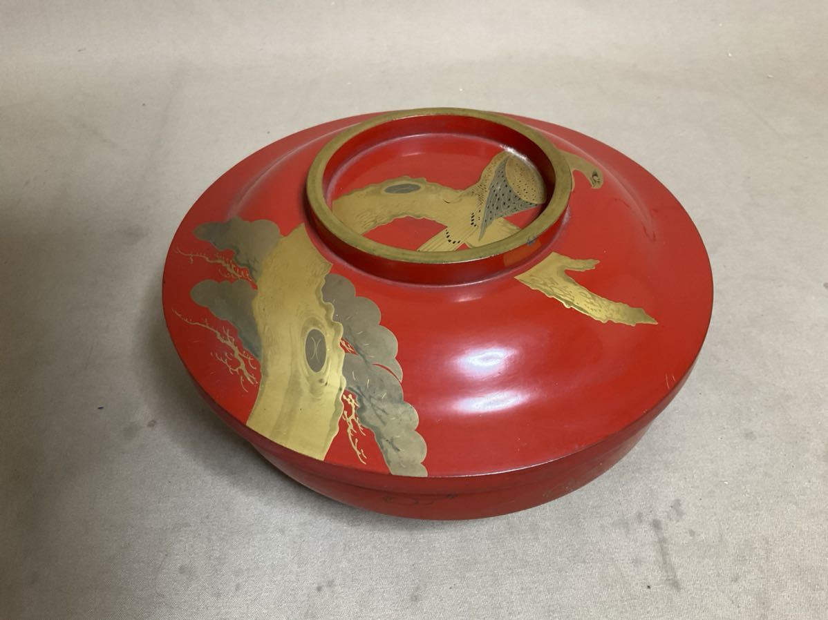 ZM242 木製　漆器　漆塗り　朱塗り　金彩　金盛り　鷹と松の図　大平椀_8