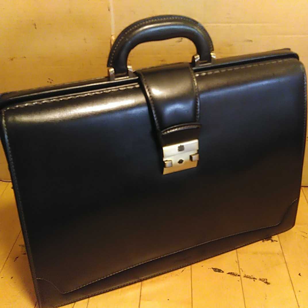 未使用　Aquascutum レザーダレスバッグ