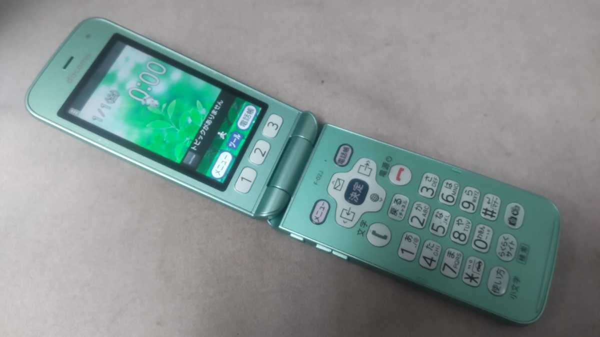 富士通 らくらくホン F-02J [ミントグリーン] 価格比較 - 価格.com