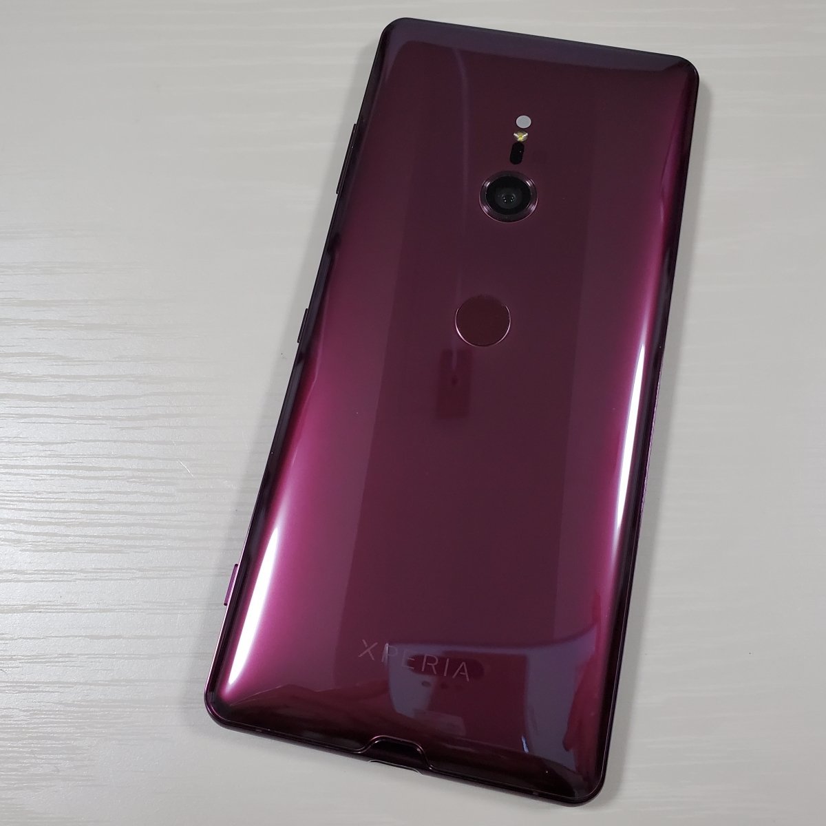 ☆【26023WM】 完動品 SoftBank 801SO SONY Xperia XZ3 ボルドーレッド