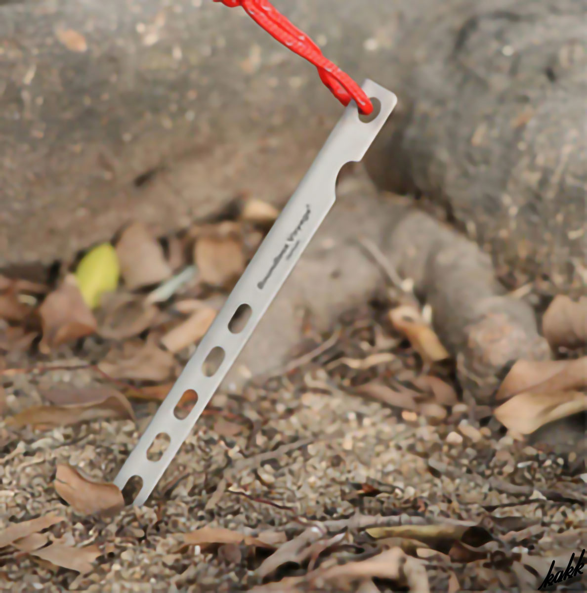 MOMIDORI ヘッド付きチタンペグ 夜光固定ロープ付き30cm 8本セット