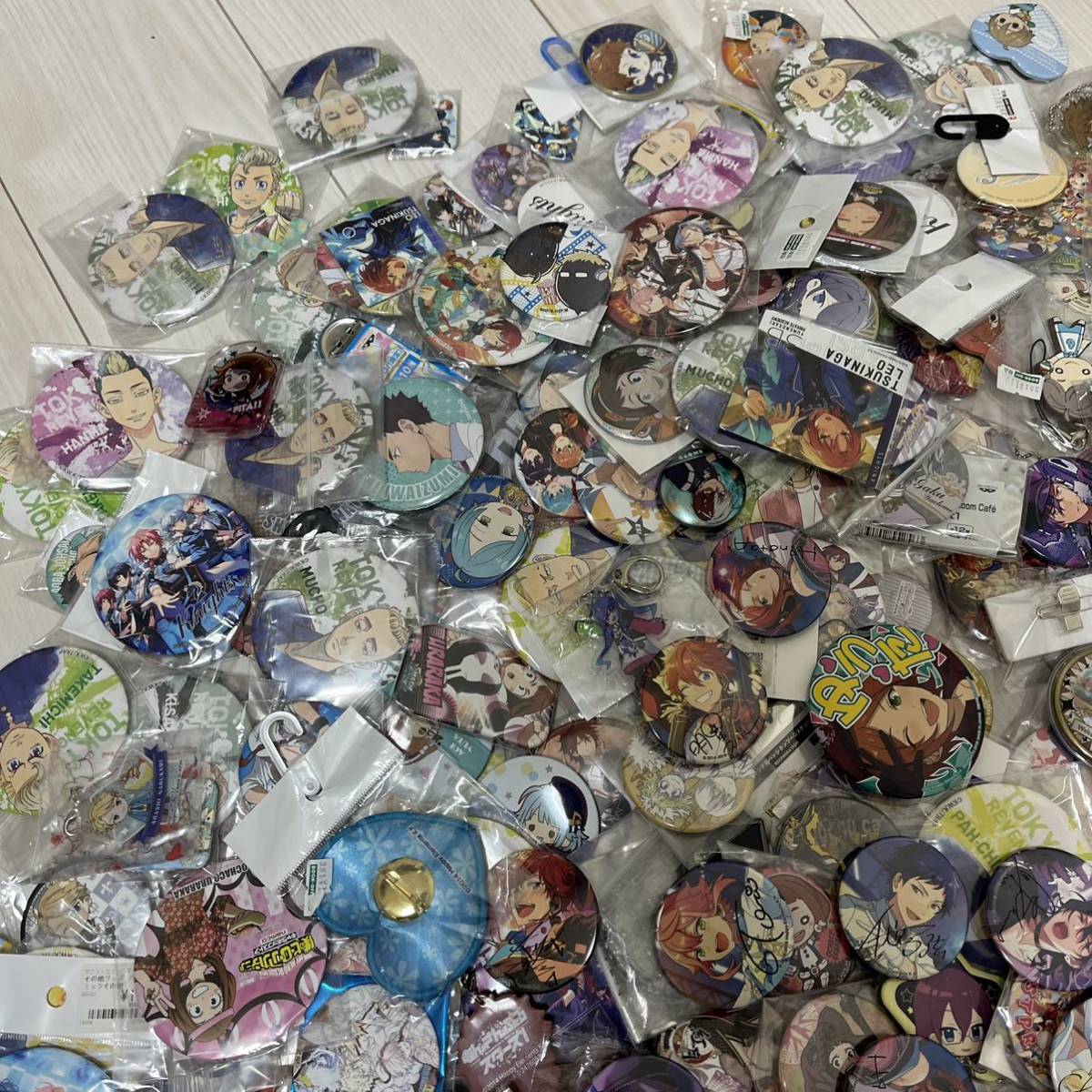 アニメ雑誌 缶バッジ 大量 まとめ売り あんさんぶるスターズ 東リべ す 