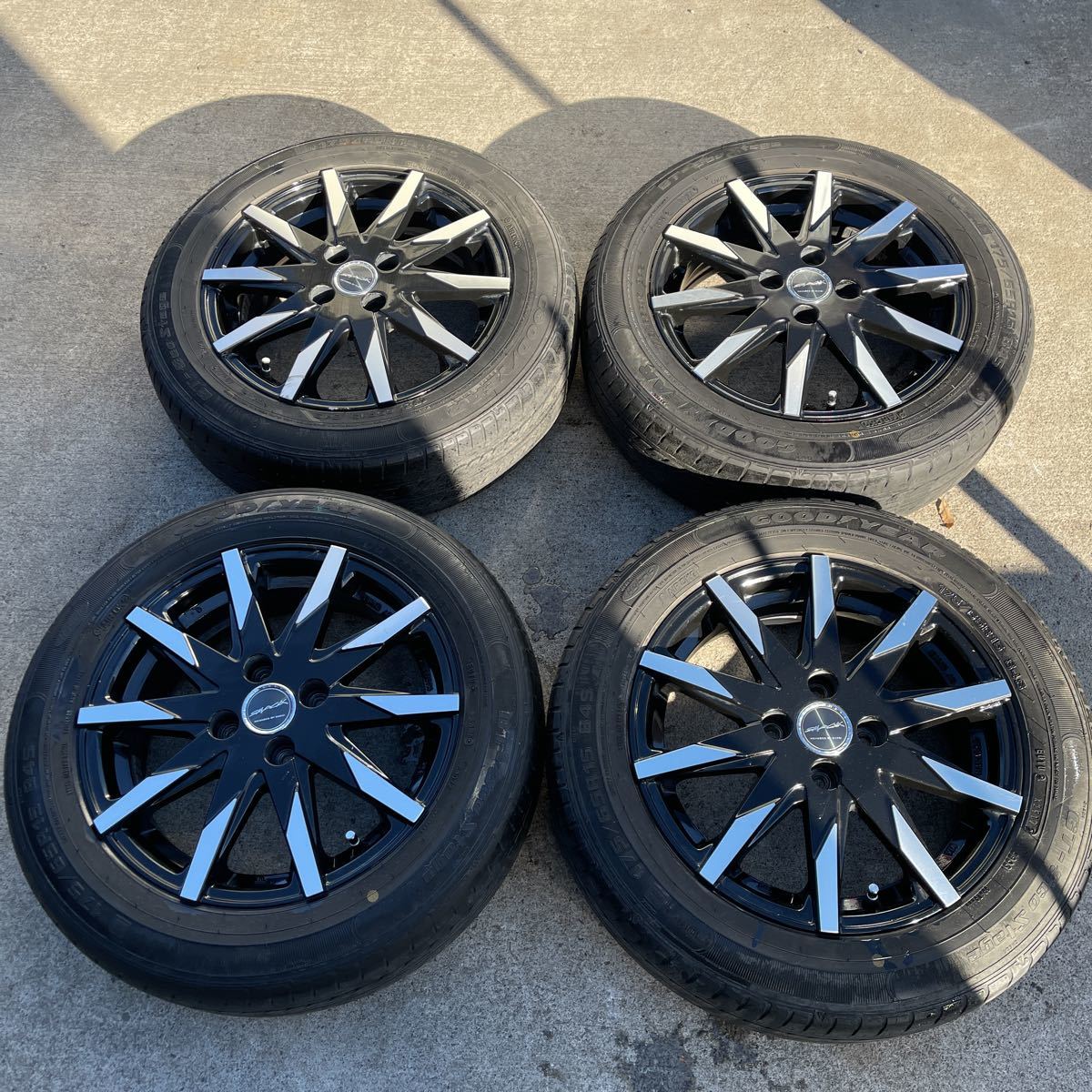 エンケイSMACK グッドイヤー175/65R15 5.5J+43 100-4H アクアヤリス