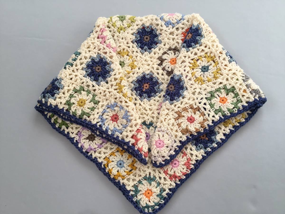 ハンドメイド　お花いっぱいブランケット　マルチカバー　コットン ☆ハンドメイド・ブランケット＊ポイントブルー＆お花畑モチーフ