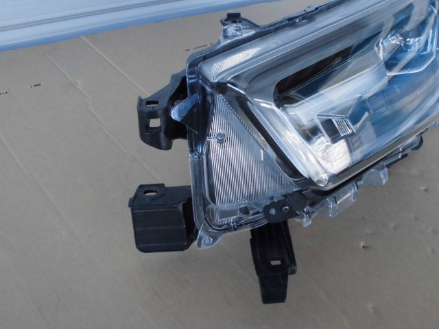 ☆トヨタ ハイラックス GUN125 後期 左ライト 左ヘッドライト LED
