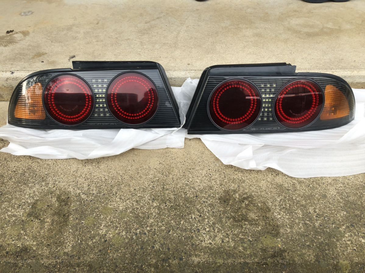 大人気，新作 R33 スカイライン 前期 4ドア セダン 純正改 自作フルLED テールランプ テールライト 左右 ジャンク品 修理ベース 部品取りなど(テールライト)｜売買されたオークション情報、yahooの商品情報 日産用