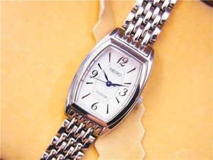 【美品】SEIKO EXCELINE腕時計ダイヤ10PソーラーV117-0AV0 セイコー/エクセリーヌ/型番：V117-0AV0/ソーラー電池/腕時計の買取