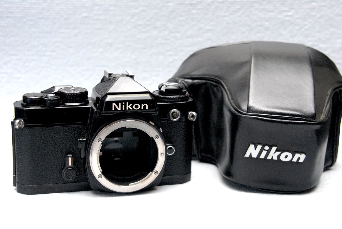 Nikon ニコン 昔の高級一眼レフカメラ FE（黒）ボディ +（純正ケース付） 希少な作動品（腐食なし）
