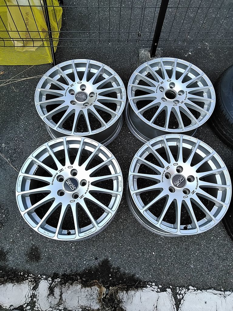 コンパクトアウディVWなどに！OZスーパーツーリズモGT　7.5J+50　112-5H