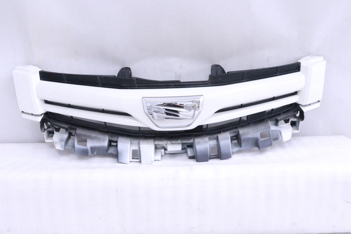2X-2495☆後期 ZRR70W ノア S Si フロントグリル☆53101-28550 エアロ