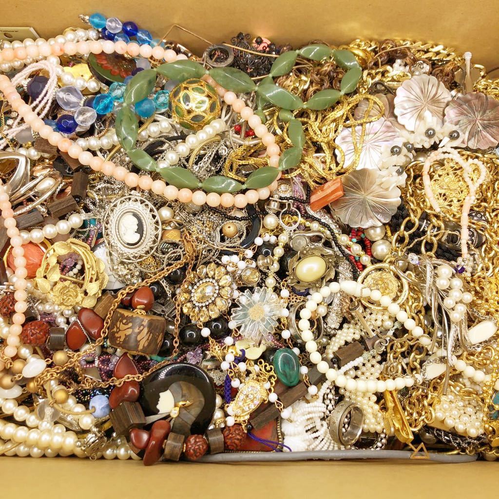アクセサリー まとめ売り 大量セット 大量アクセサリーまとめ売り7.5Kg ネックレス、指輪、ブローチ、リング