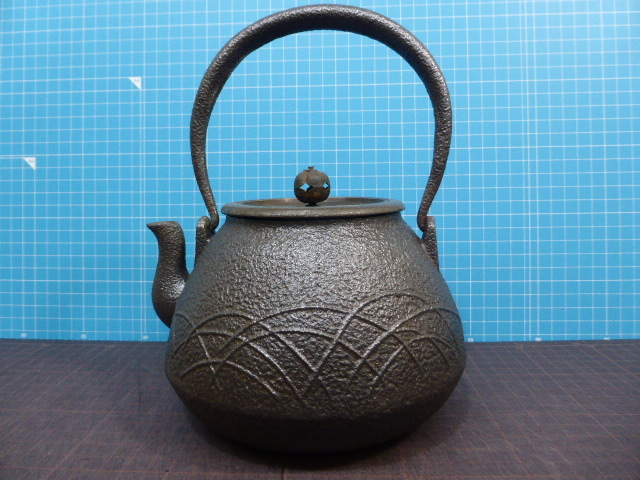 823 「龍文堂造」京鉄瓶 満水1350mL 重さ1552g 水漏れはありません 工芸