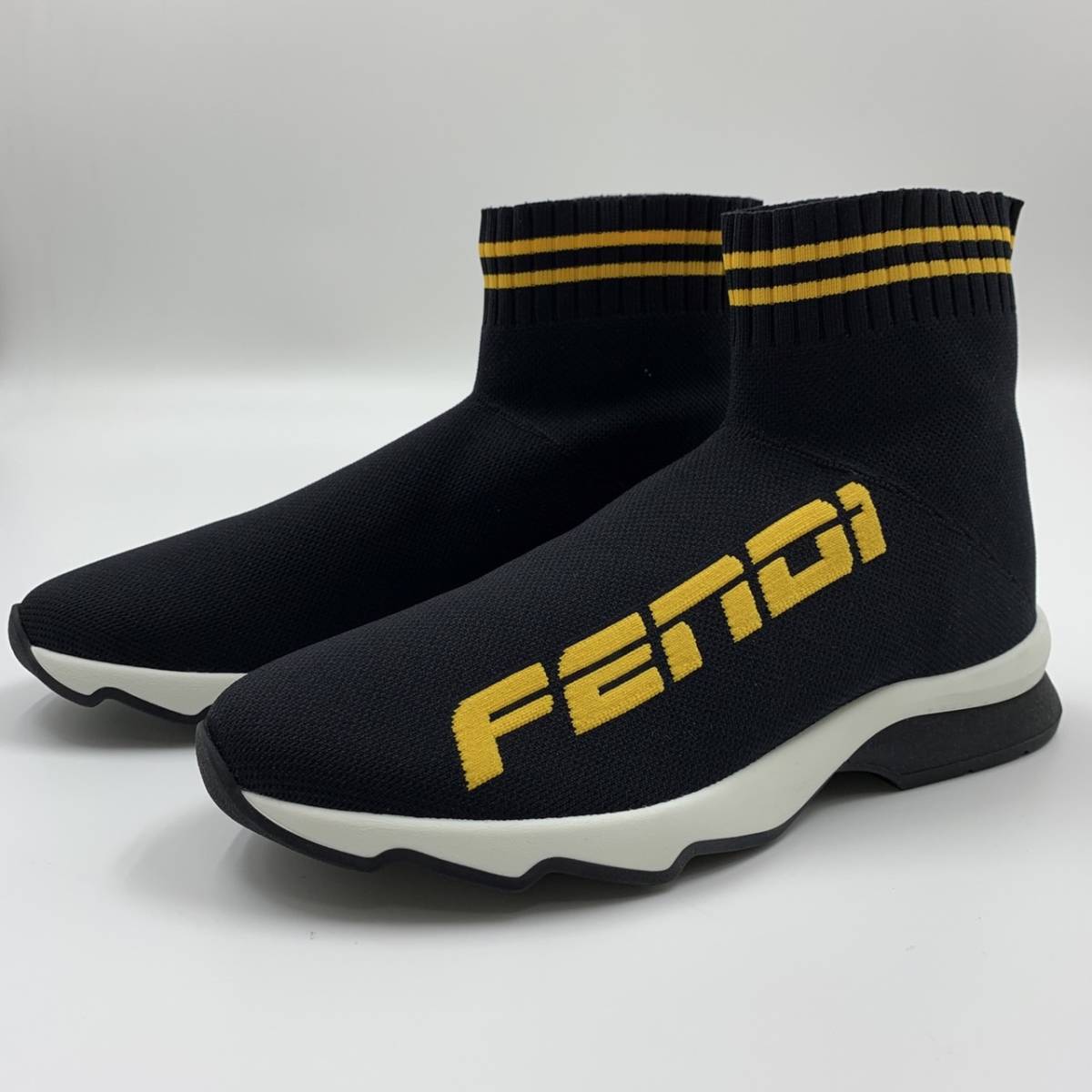 新品○定価115500円○FENDI○レディース物○ジャガードロゴ ソックス