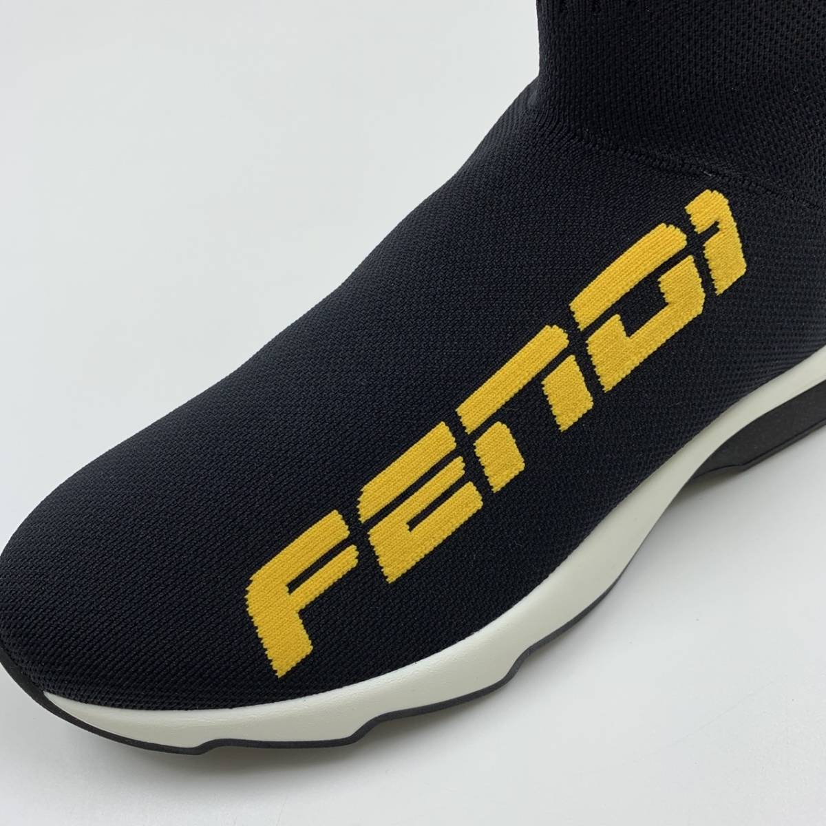 新品○定価115500円○FENDI○レディース物○ジャガードロゴ ソックス 