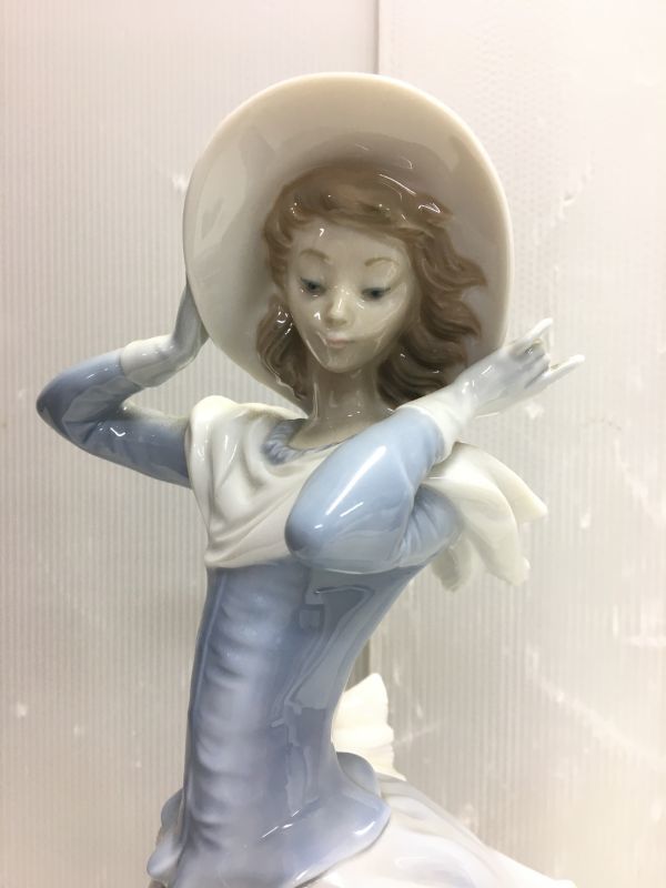 リヤドロ LLADRO 春のそよ風 女性 BREEZE - #4936 SPRING 貴婦人 美品
