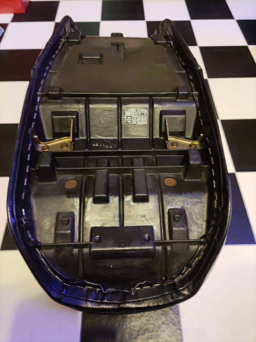 ゼファー750 タックロールシート 純正ベース ゼファーχ 外装＋シート