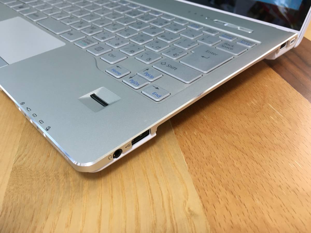 Fujitsu○富士通 LIFEBOOK SH90/T(FMVS90TWD1) Windows10Home