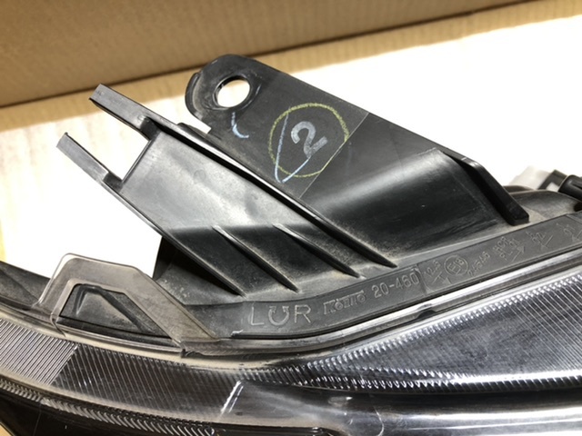 ヘッド ライト 右 ユニット 仕入品 トヨタ アリオン KOITO 20-460 フロント ランプ 内側取付部欠け有り