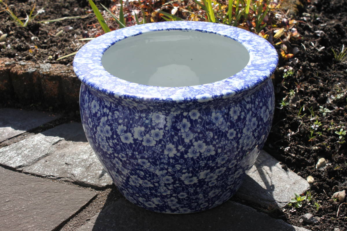 ●睡蓮鉢　陶器製　アンティーク　中型　水鉢　火鉢　メダカ鉢　金魚②