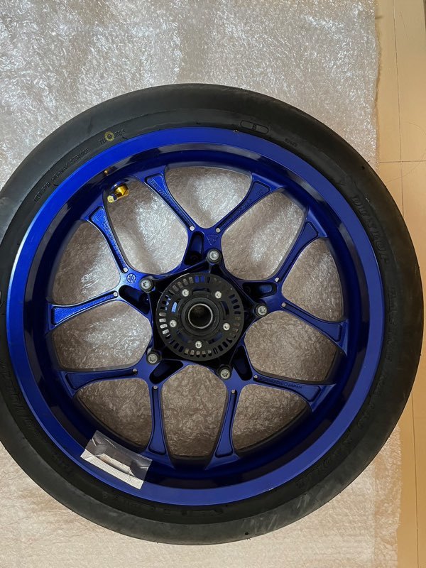 YZF-R6用フロントホイール純正ディスク付 YZF-R6 YZF-R1 YZF-R6用フロントホイール純正ディスク付 YZFR1 R1