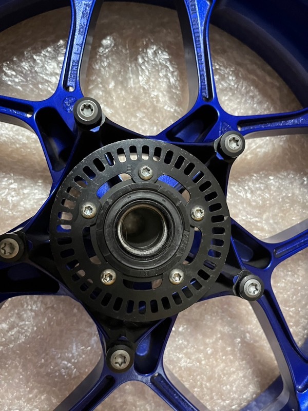YZF-R6 YZF-R1 YZF-R6用フロントホイール純正ディスク付 YZFR1 R1