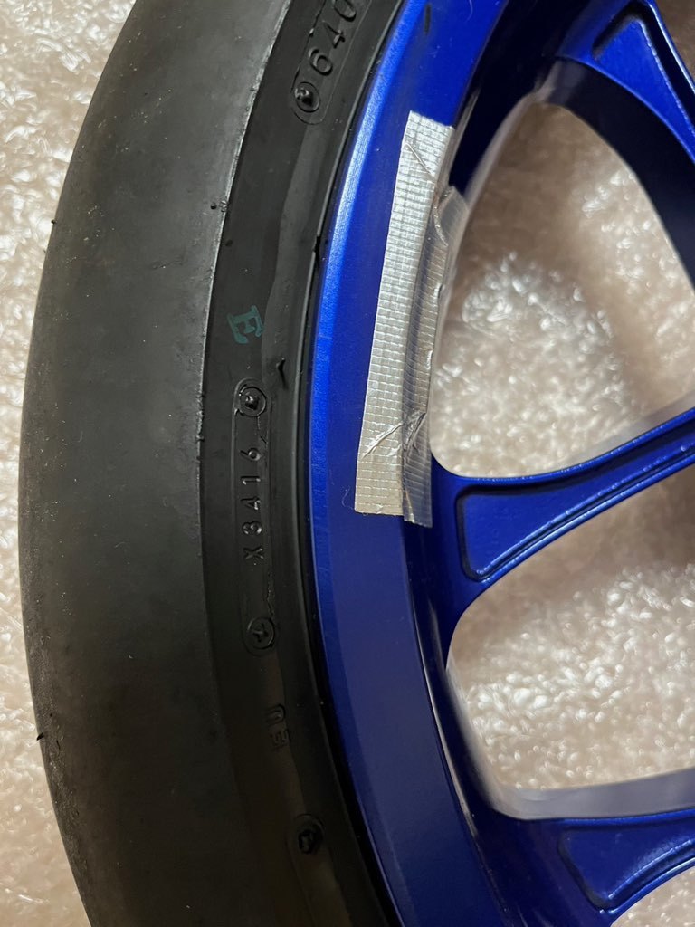 YZF-R6用フロントホイール純正ディスク付 YZF-R6 YZF-R1 YZF-R6用フロントホイール純正ディスク付 YZFR1 R1