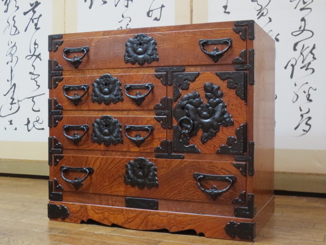 美品民芸家具 和箪笥 南部鉄器金具 漆塗り （中古美品 遠野民芸家具 