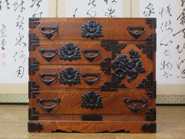 逸品 伝統工芸 欅材 拭き漆塗 南部鉄金具 民芸 岩谷堂箪笥 鍵
